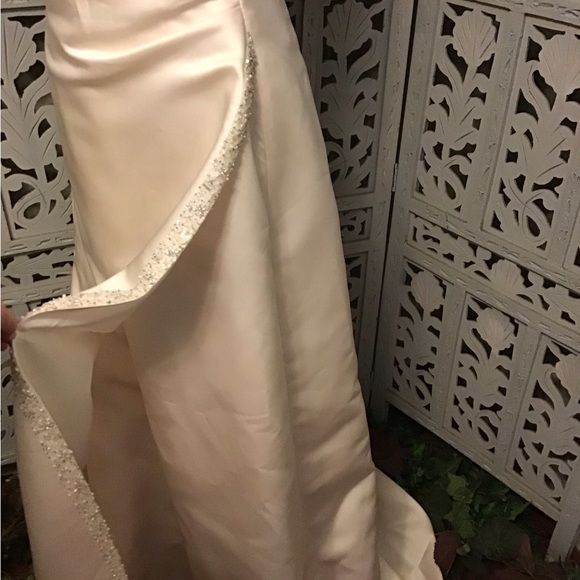 DELIGHTFUL IVORY SMOOTH SATIN BEADED WITH CORSET BACK STRAPLESS WEDDING DRESS - Picture 6 of 12